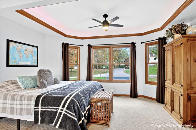 5012 W Lake Shore Drive, Wonder Lake, IL 60097