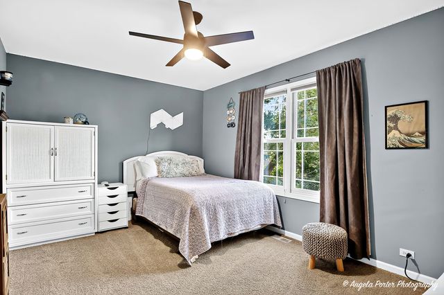 5012 W Lake Shore Drive, Wonder Lake, IL 60097