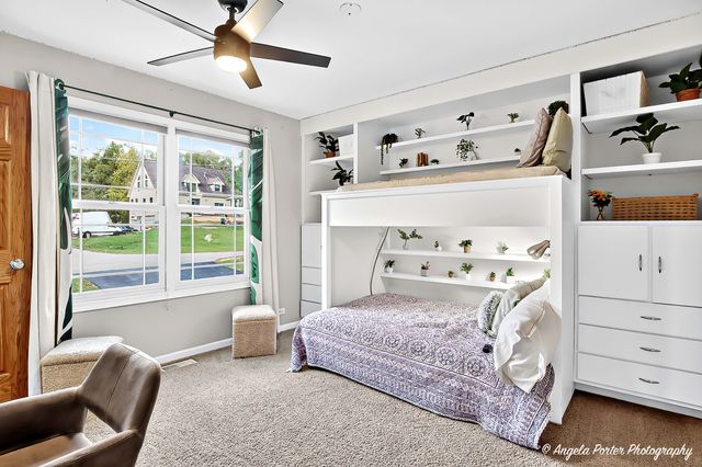 5012 W Lake Shore Drive, Wonder Lake, IL 60097