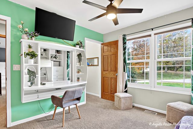 5012 W Lake Shore Drive, Wonder Lake, IL 60097