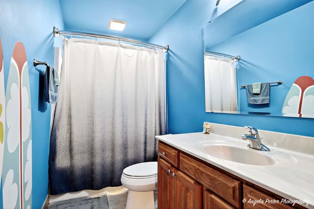 5012 W Lake Shore Drive, Wonder Lake, IL 60097