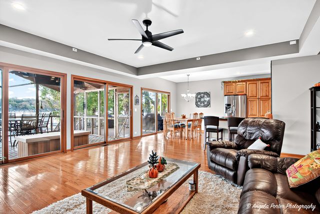 5012 W Lake Shore Drive, Wonder Lake, IL 60097