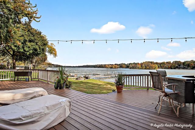 5012 W Lake Shore Drive, Wonder Lake, IL 60097