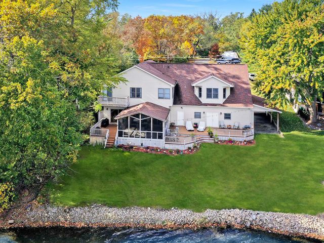 5012 W Lake Shore Drive, Wonder Lake, IL 60097