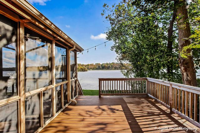 5012 W Lake Shore Drive, Wonder Lake, IL 60097