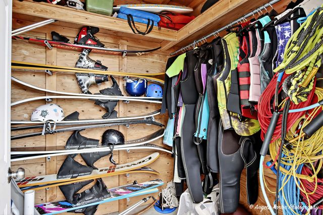 5012 W Lake Shore Drive, Wonder Lake, IL 60097