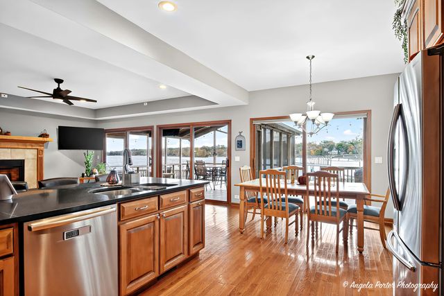 5012 W Lake Shore Drive, Wonder Lake, IL 60097