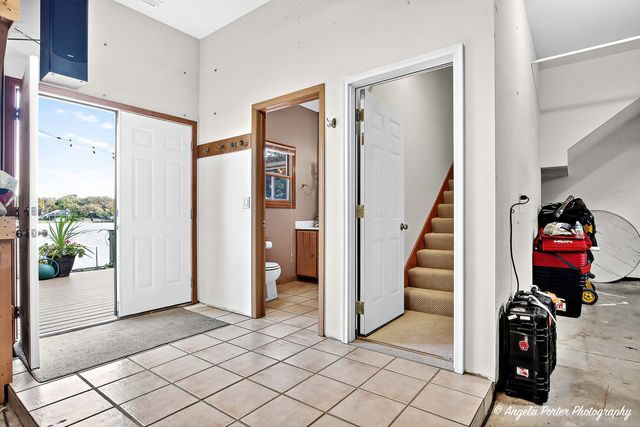 5012 W Lake Shore Drive, Wonder Lake, IL 60097