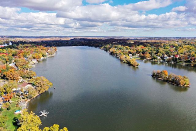 5012 W Lake Shore Drive, Wonder Lake, IL 60097