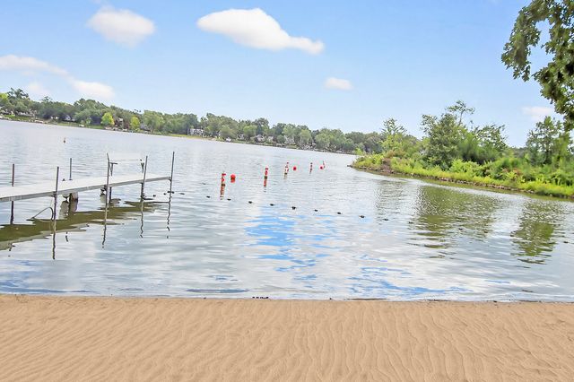 5012 W Lake Shore Drive, Wonder Lake, IL 60097