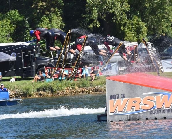 5012 W Lake Shore Drive, Wonder Lake, IL 60097