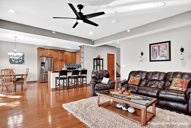 5012 W Lake Shore Drive, Wonder Lake, IL 60097