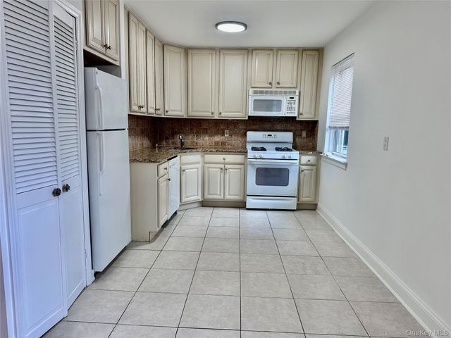 25555 75th Avenue GV31, Glen Oaks, NY 11004