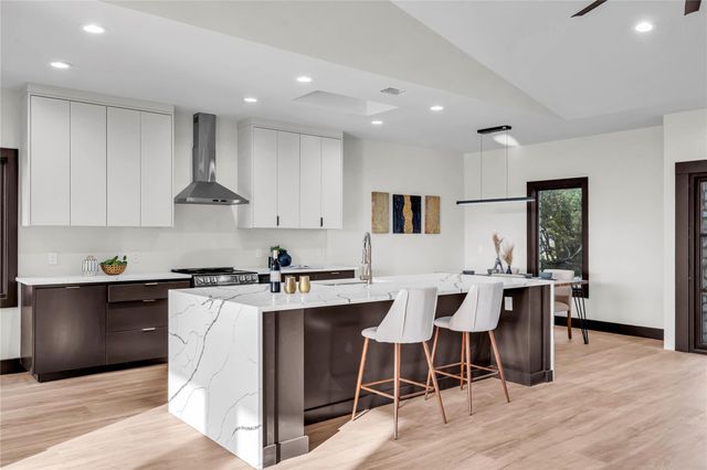 112 Paragon CT, Lakeway, TX 78734