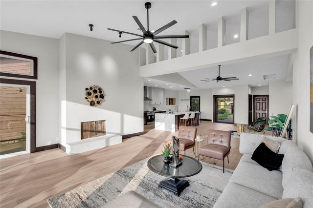 112 Paragon CT, Lakeway, TX 78734