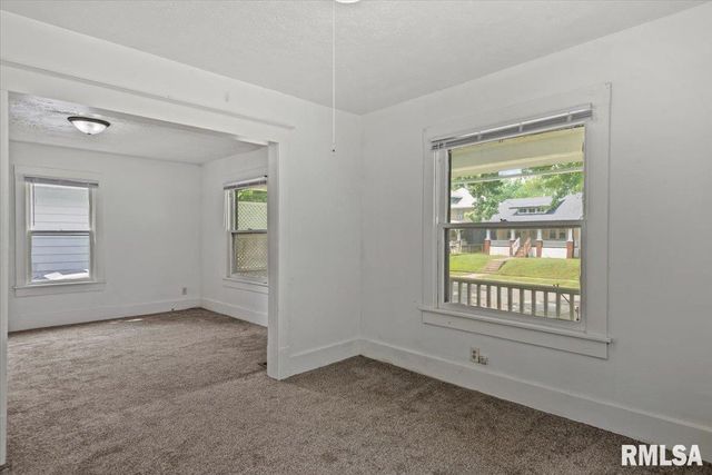2516 S 10TH Street, Springfield, IL 62703