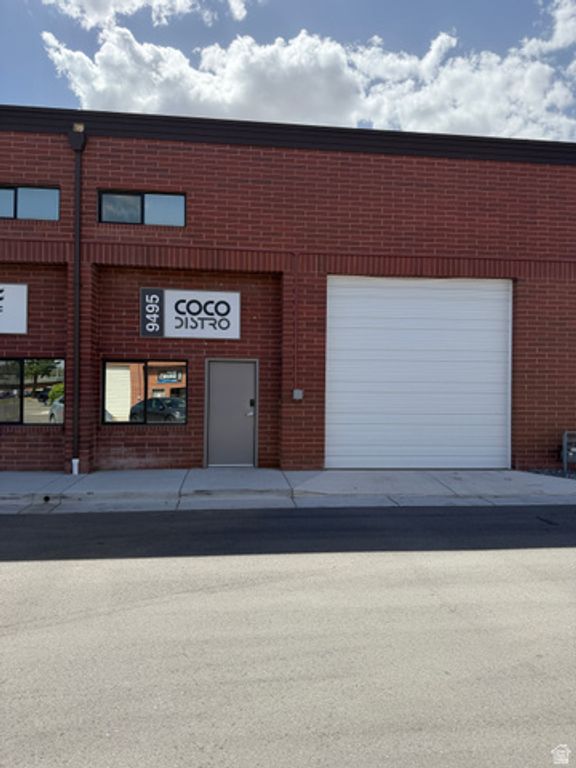 9495 S 560 W, Sandy, UT 84070 — exterior
