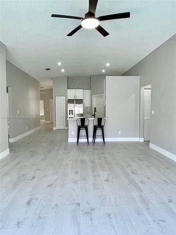 1748 SW 108th Way 1748, Davie, FL 33324