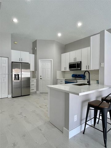 1748 SW 108th Way 1748, Davie, FL 33324