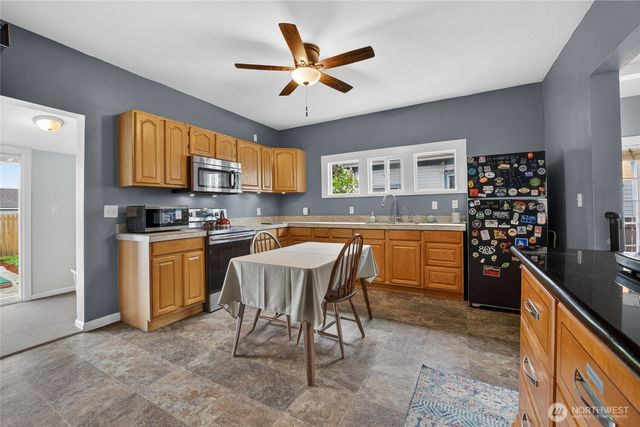 1203 W Main St, Centralia, WA 98531