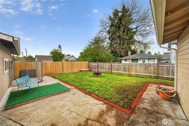 1203 W Main St, Centralia, WA 98531