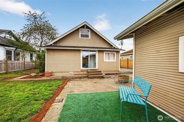 1203 W Main St, Centralia, WA 98531