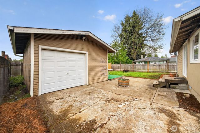 1203 W Main St, Centralia, WA 98531