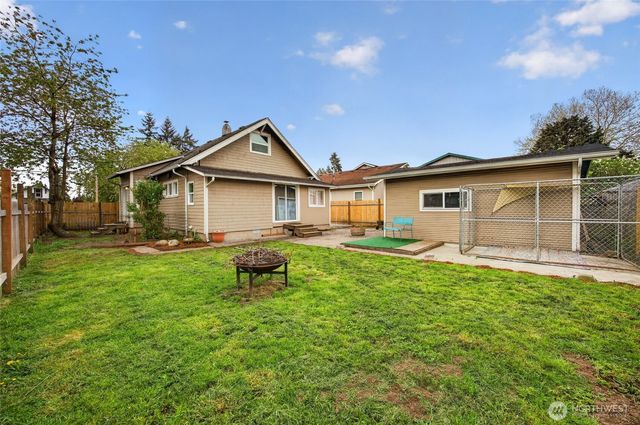 1203 W Main St, Centralia, WA 98531