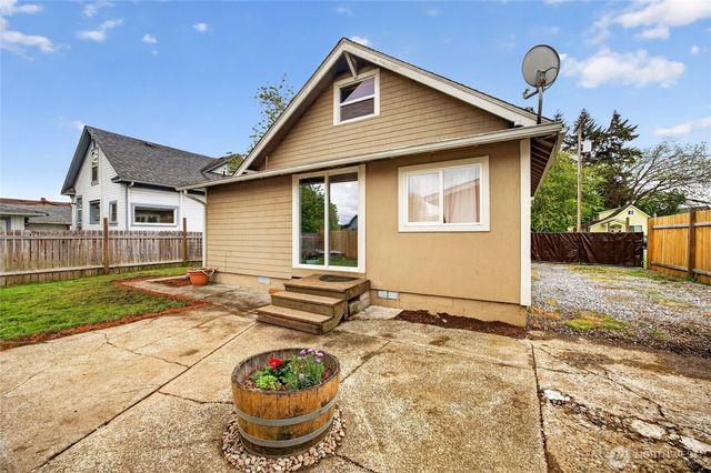 1203 W Main St, Centralia, WA 98531