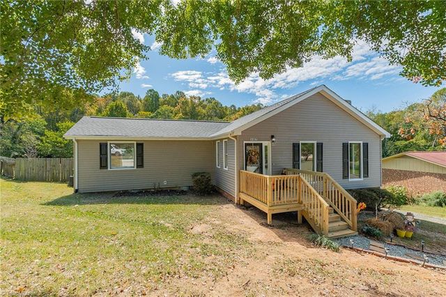 1107 Harvest Drive, Thomasville, NC 27360