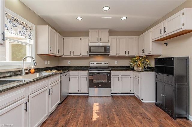 1107 Harvest Drive, Thomasville, NC 27360