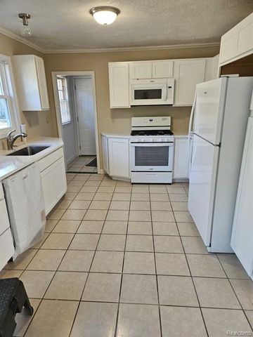 284 E Sternberg Road, Norton Shores, MI 49441