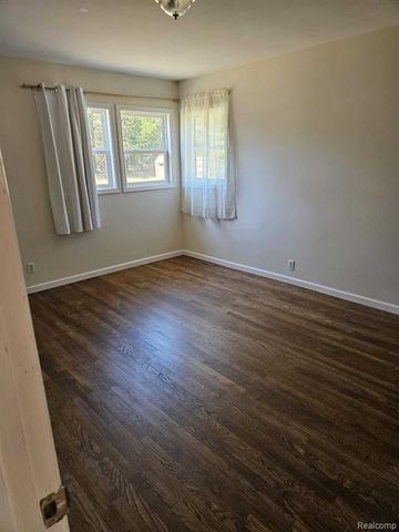 284 E Sternberg Road, Norton Shores, MI 49441