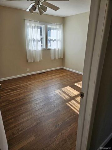 284 E Sternberg Road, Norton Shores, MI 49441