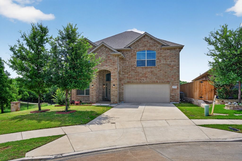 3912 Crater Circle, Fort Worth, TX 76137