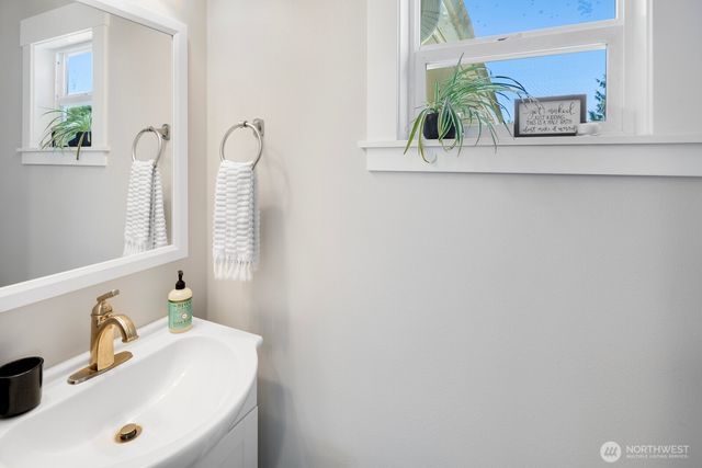 5011 Seahurst Avenue, Everett, WA 98203
