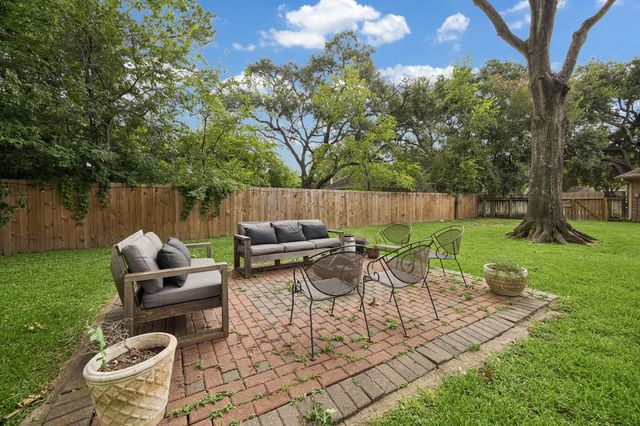 2003 Round Lake Drive, Houston, TX 77077