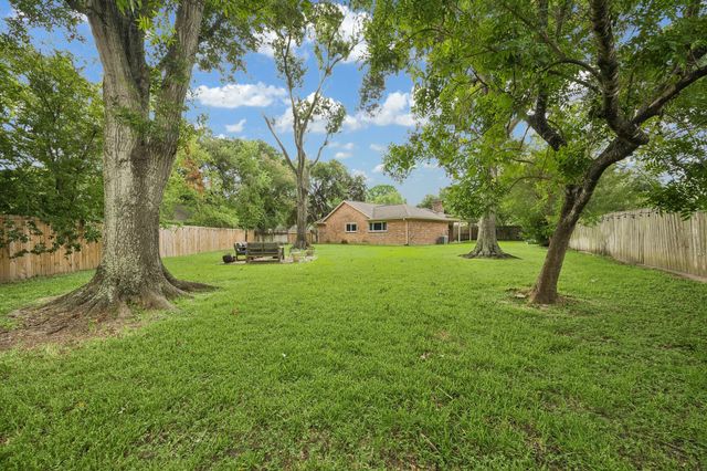 2003 Round Lake Drive, Houston, TX 77077