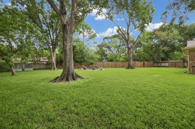 2003 Round Lake Drive, Houston, TX 77077
