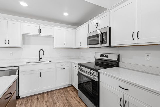 2305 Water Tower Pl, North Liberty, IA 52317