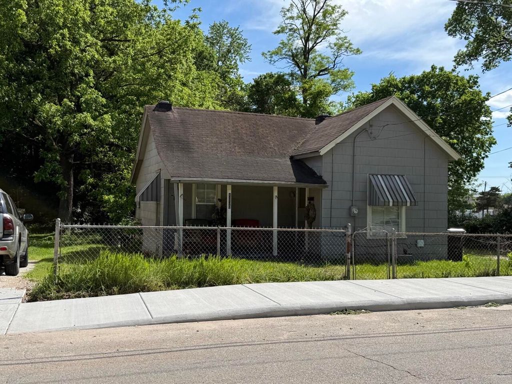 1030 W Nichols Street, Springfield, MO 65802