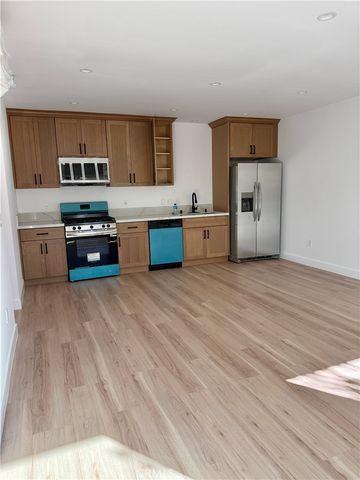 20407 Strathern 20409, Winnetka, CA 91306