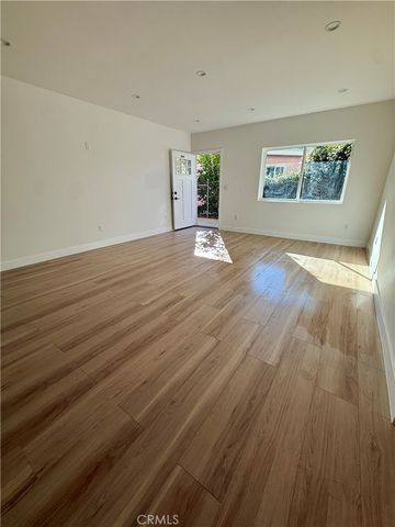 20407 Strathern 20409, Winnetka, CA 91306