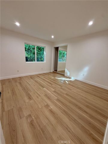 20407 Strathern 20409, Winnetka, CA 91306