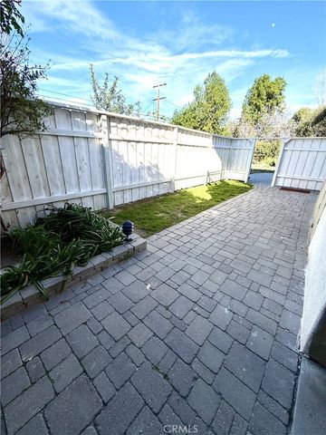 20407 Strathern 20409, Winnetka, CA 91306