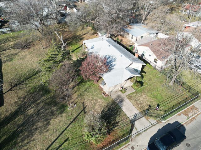 1139 N Bagley Street, Dallas, TX 75211