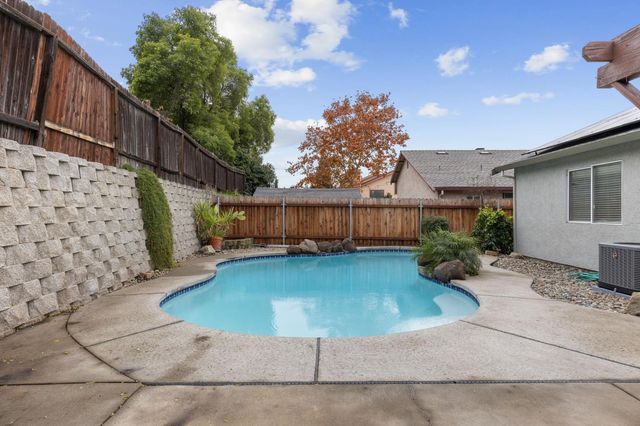 3625 Black Eagle Dr, Antelope, CA 95843