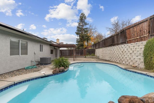 3625 Black Eagle Dr, Antelope, CA 95843