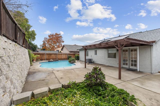 3625 Black Eagle Dr, Antelope, CA 95843