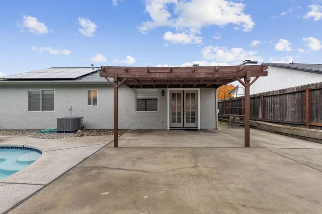 3625 Black Eagle Dr, Antelope, CA 95843
